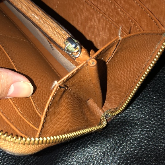 Michael Kors Mercer Crocodile-Embossed Continental Wallet - Picture 7 of 11